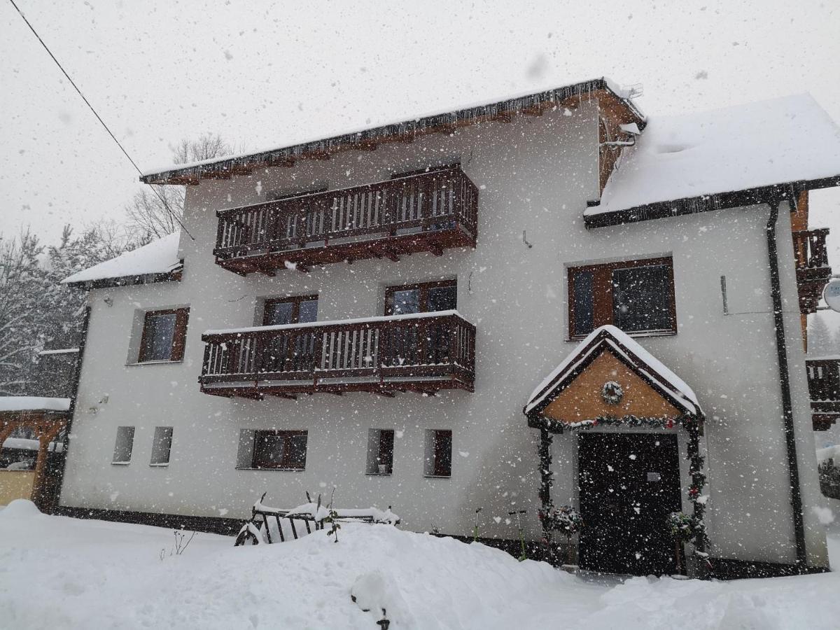 Penzion Zazrifka Zázrivá Exteriör bild